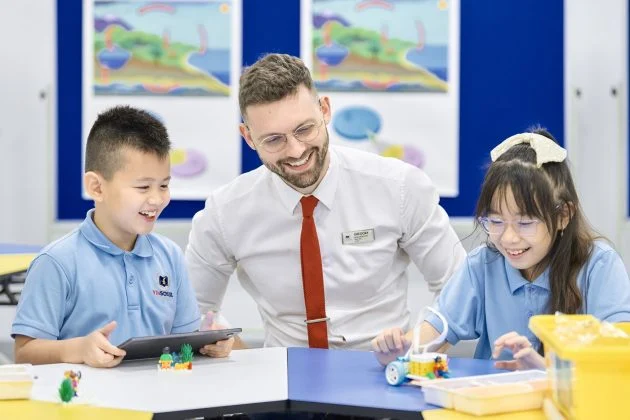 Học sinh làm bài mẫu đề thi lớp 6 trong môi trường thi thử Vinschool